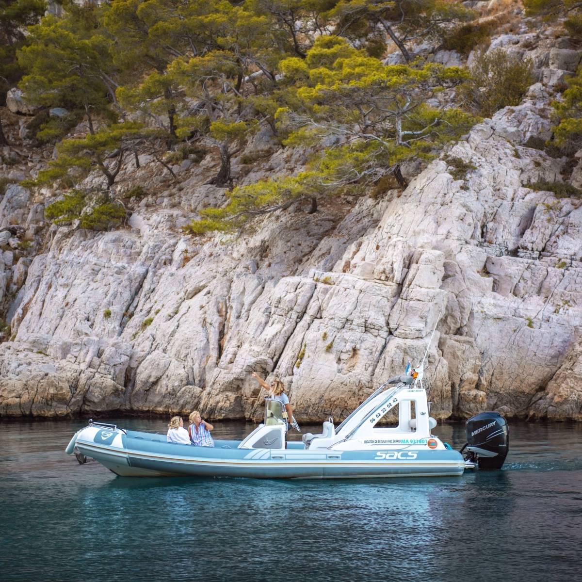 Discover the French Calanques on your own terms with L'Eden Boat's individual boat reservations!
