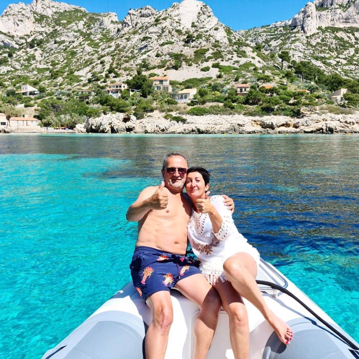 Visit of the Calanques by boat with swimming stops from Cassis 