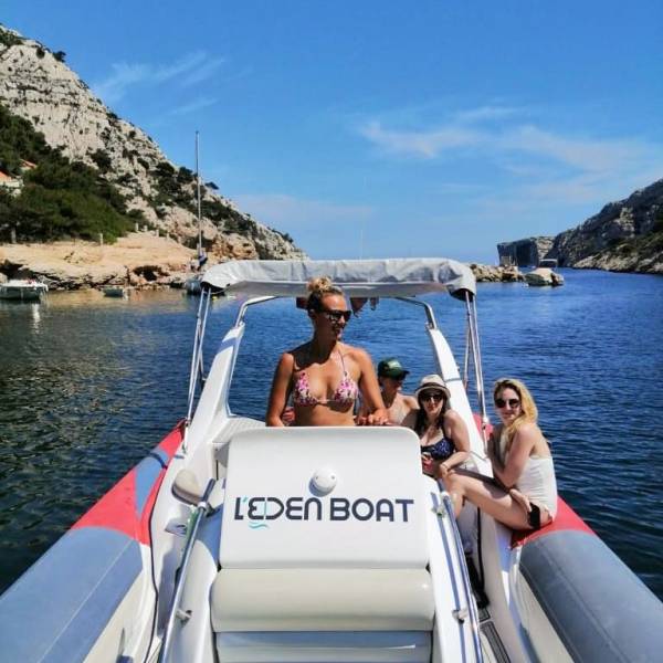 Unforgettable moments aboard L'Eden Boat, a unique adventure in the Calanques of Marseille