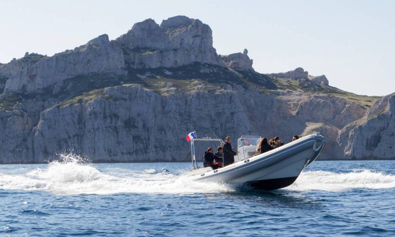 Chuppa Chups: L'Eden Boat offer you amazing boat tours in the Calanques